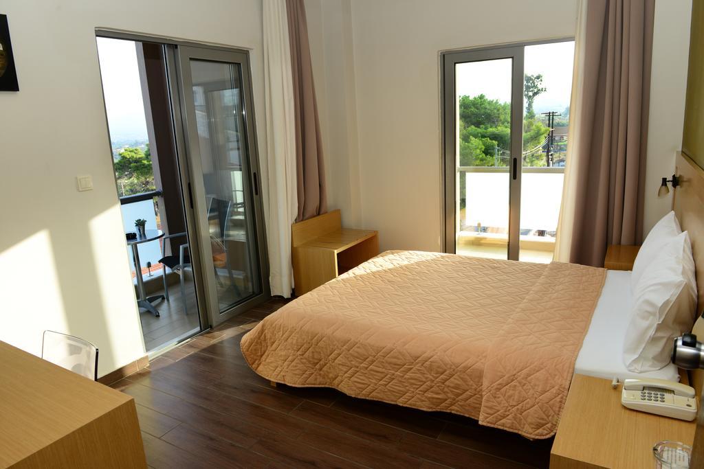 Ionion Hotel Kyparissia Zimmer foto